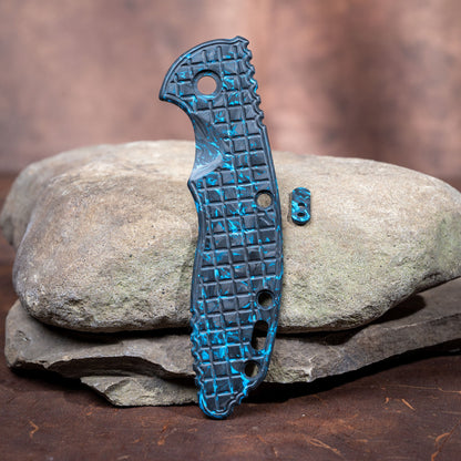Hinderer XM - 18 3.5" Scale - Blue Marbles Carbon Fiber Frag Milling w/ Filler - Flaming Gorilla