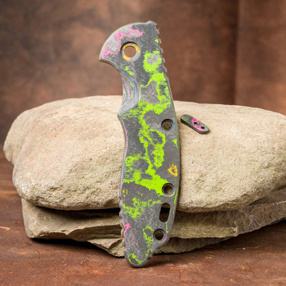 Hinderer XM-18 Scale - 80s CamoCarbon - Flaming Gorilla