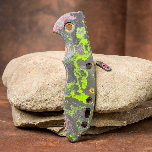 Hinderer XM-18 Scale - 80s CamoCarbon - Flaming Gorilla