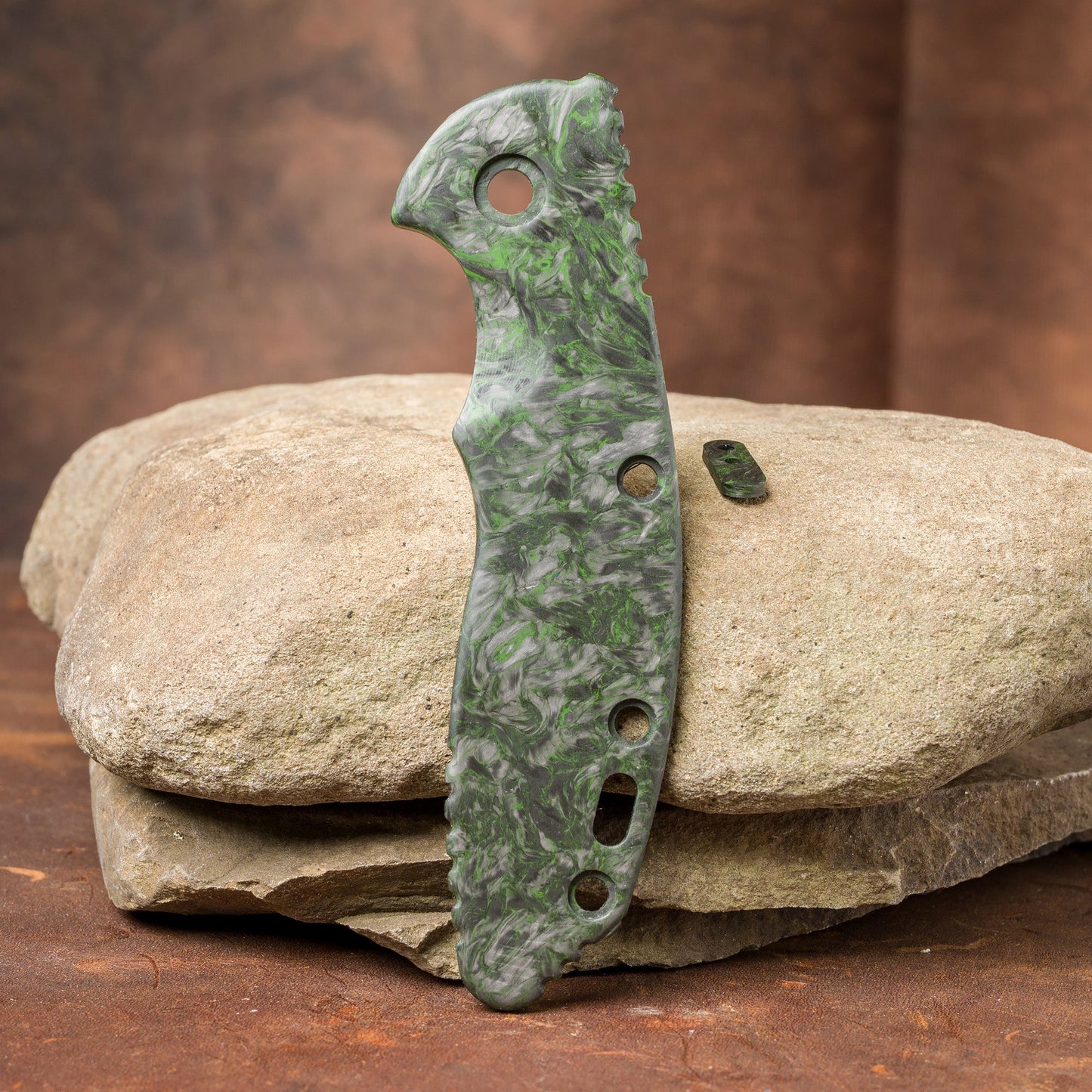 Hinderer XM-18 Scale - Fatcarbon Dark Matter Green - Flaming Gorilla