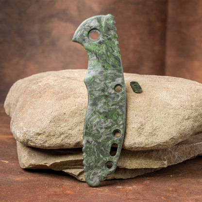 Hinderer XM-18 Scale - Fatcarbon Dark Matter Green - Flaming Gorilla