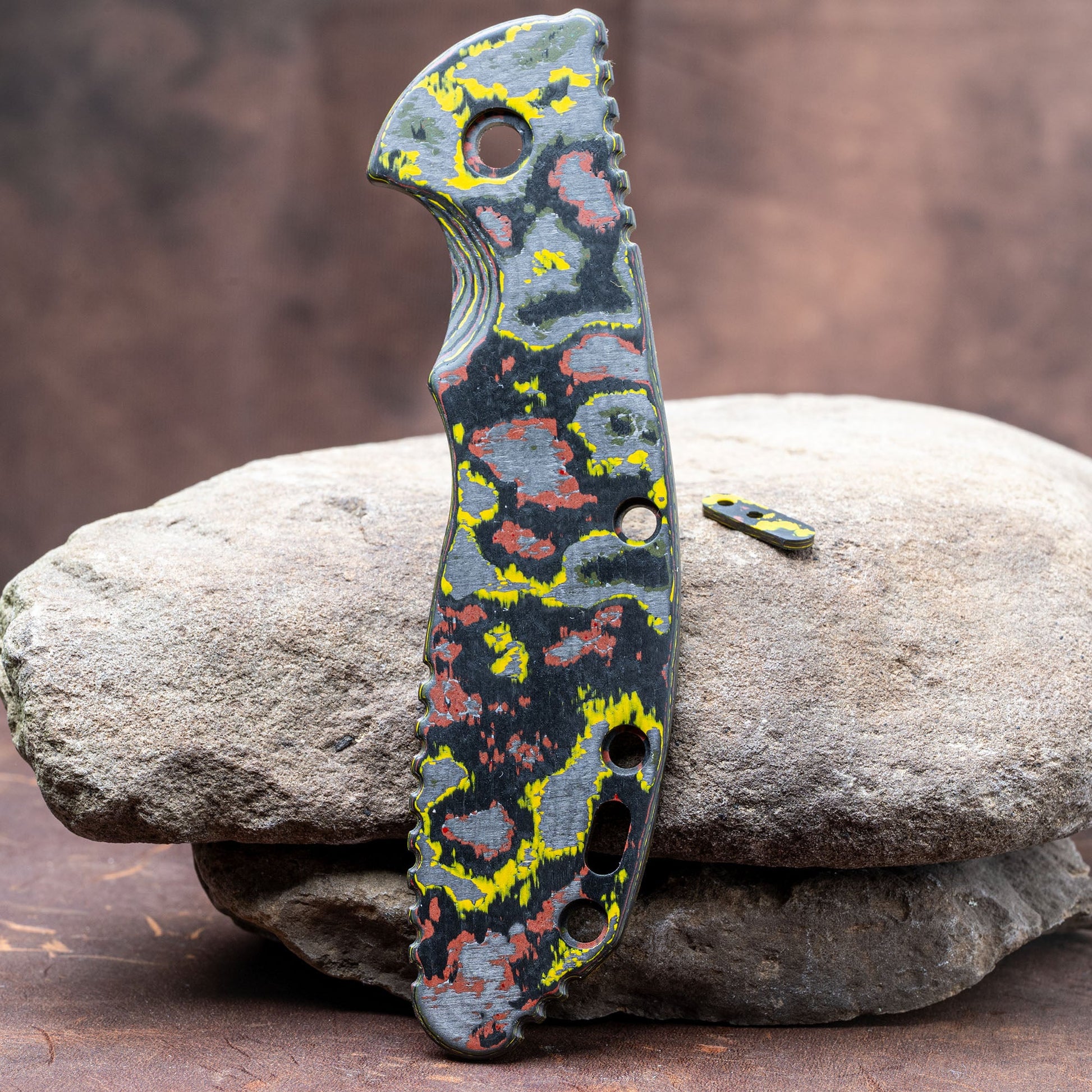 Hinderer XM-24 Scale - Boba Fett Camocarbon w/ Filler - Flaming Gorilla