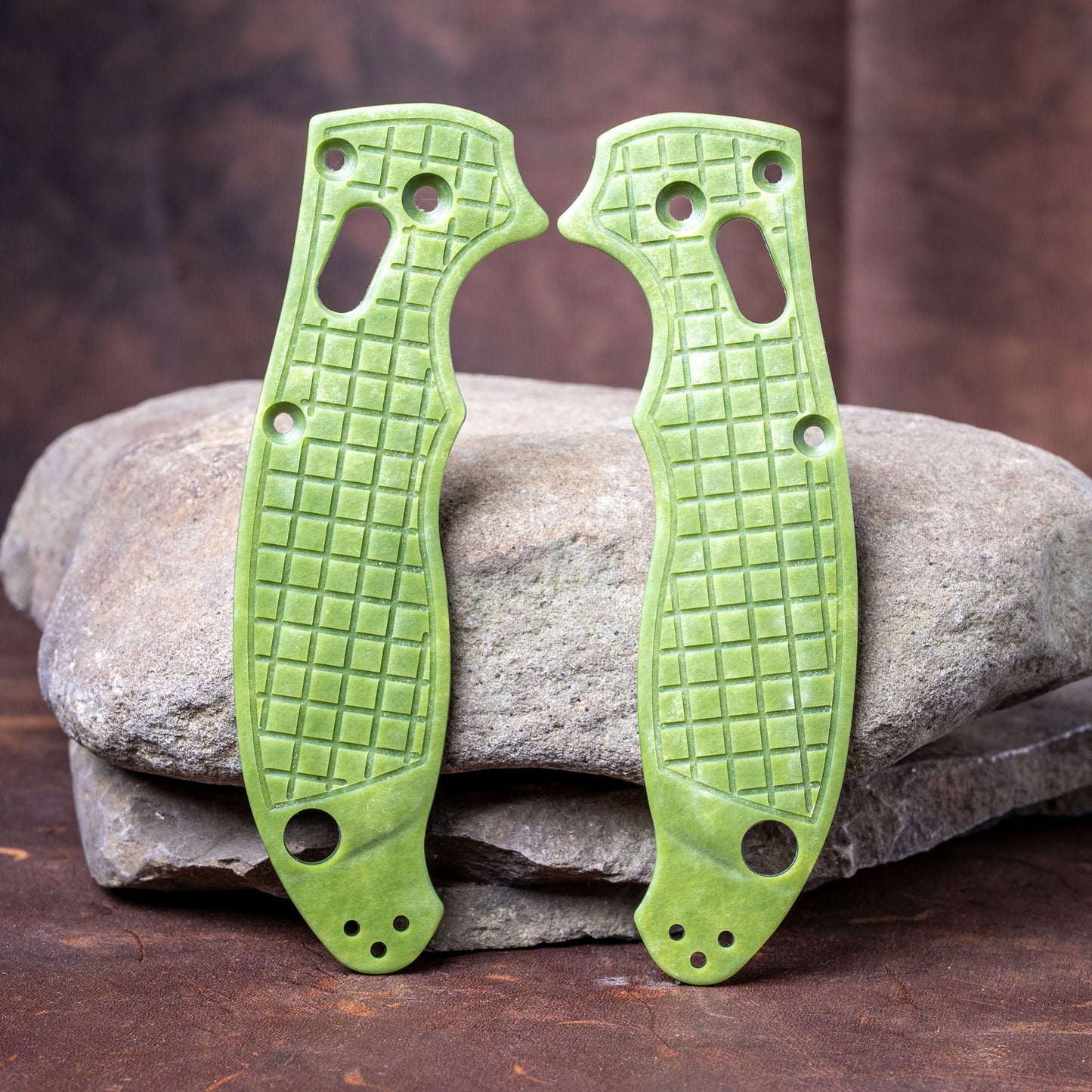 Spyderco Manix 2 Contoured Scales - Watermelon Grenade G10 - Flaming Gorilla