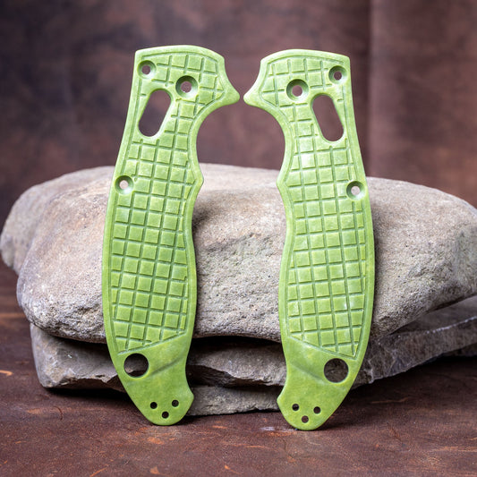 Spyderco Manix 2 Contoured Scales - Watermelon Grenade G10 - Flaming Gorilla