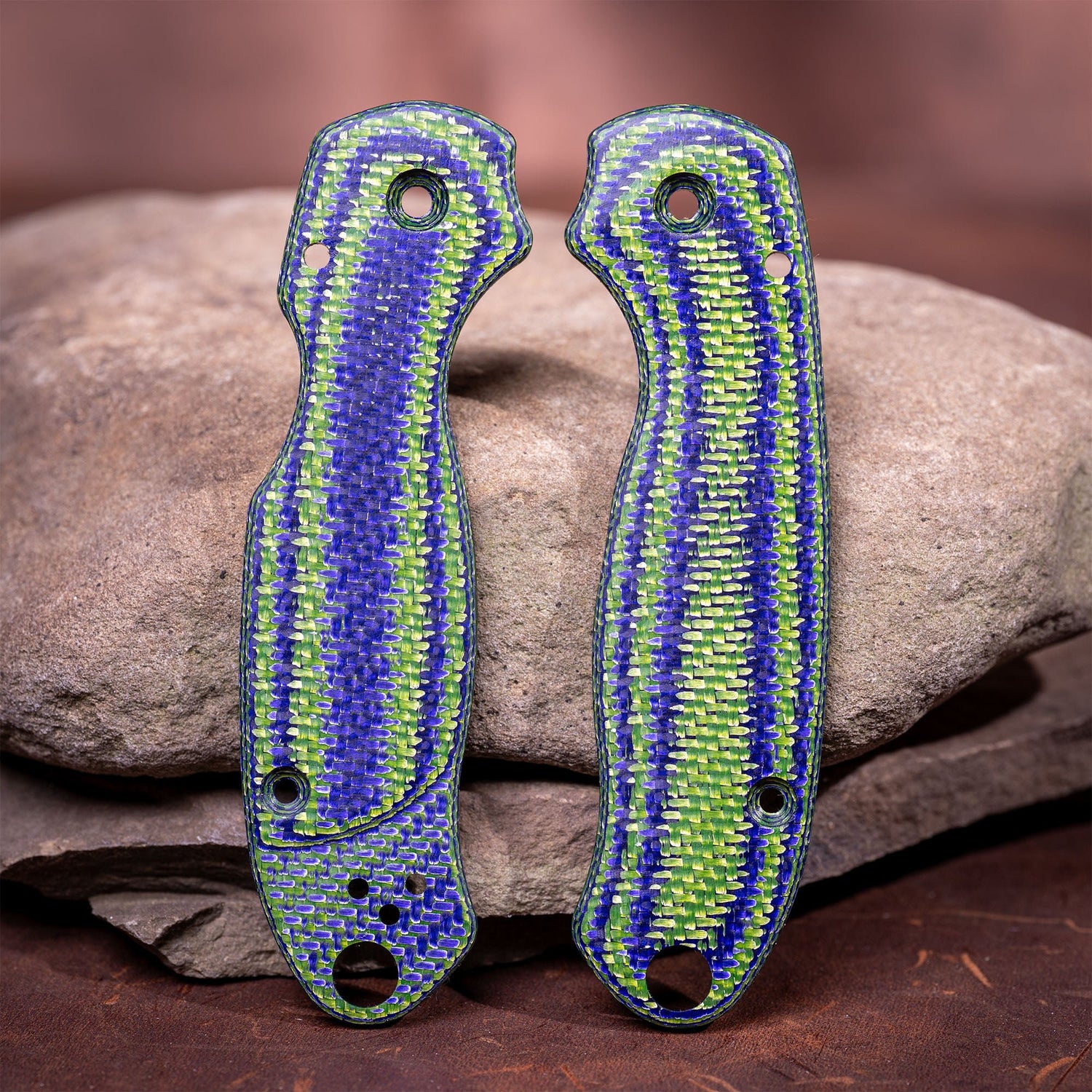 Spyderco Para 3 Scales - Contoured Joker Carbon Fiber - Flaming Gorilla