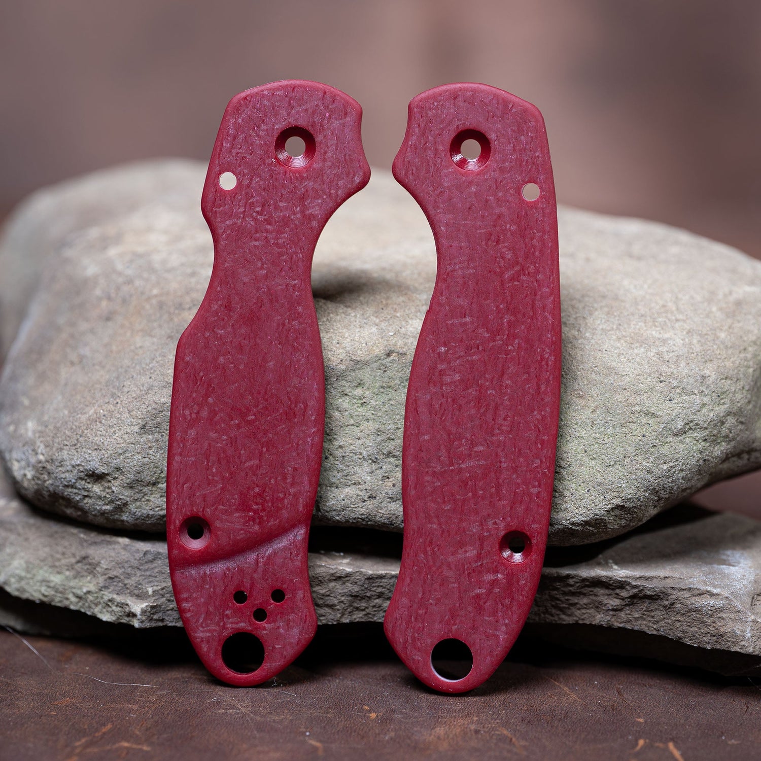 Spyderco Para 3 Scales - Contoured Space Cherry Glass - Flaming Gorilla