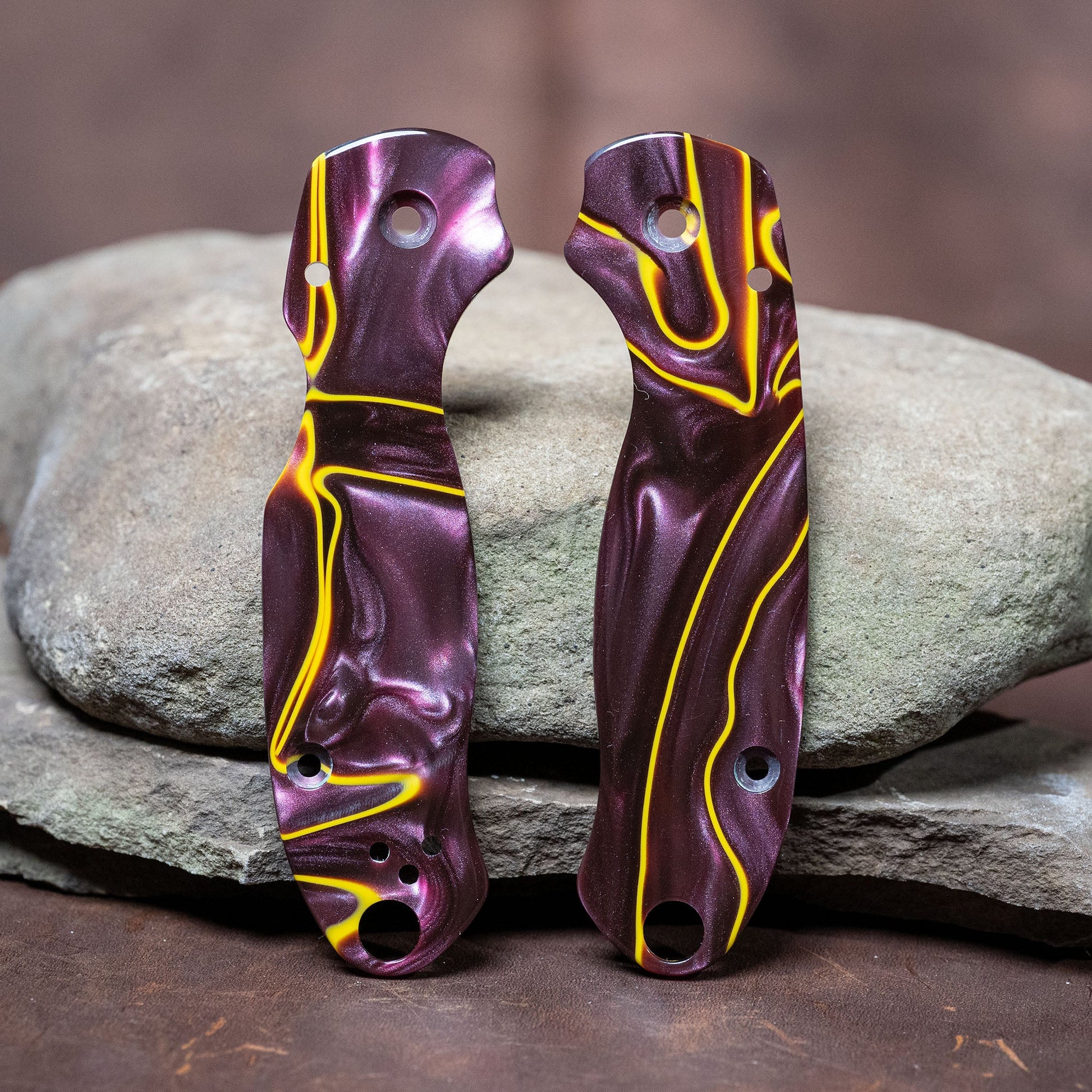 Spyderco Para 3 Scales - Contoured Ultraviolet Kirinite - Flaming Gorilla