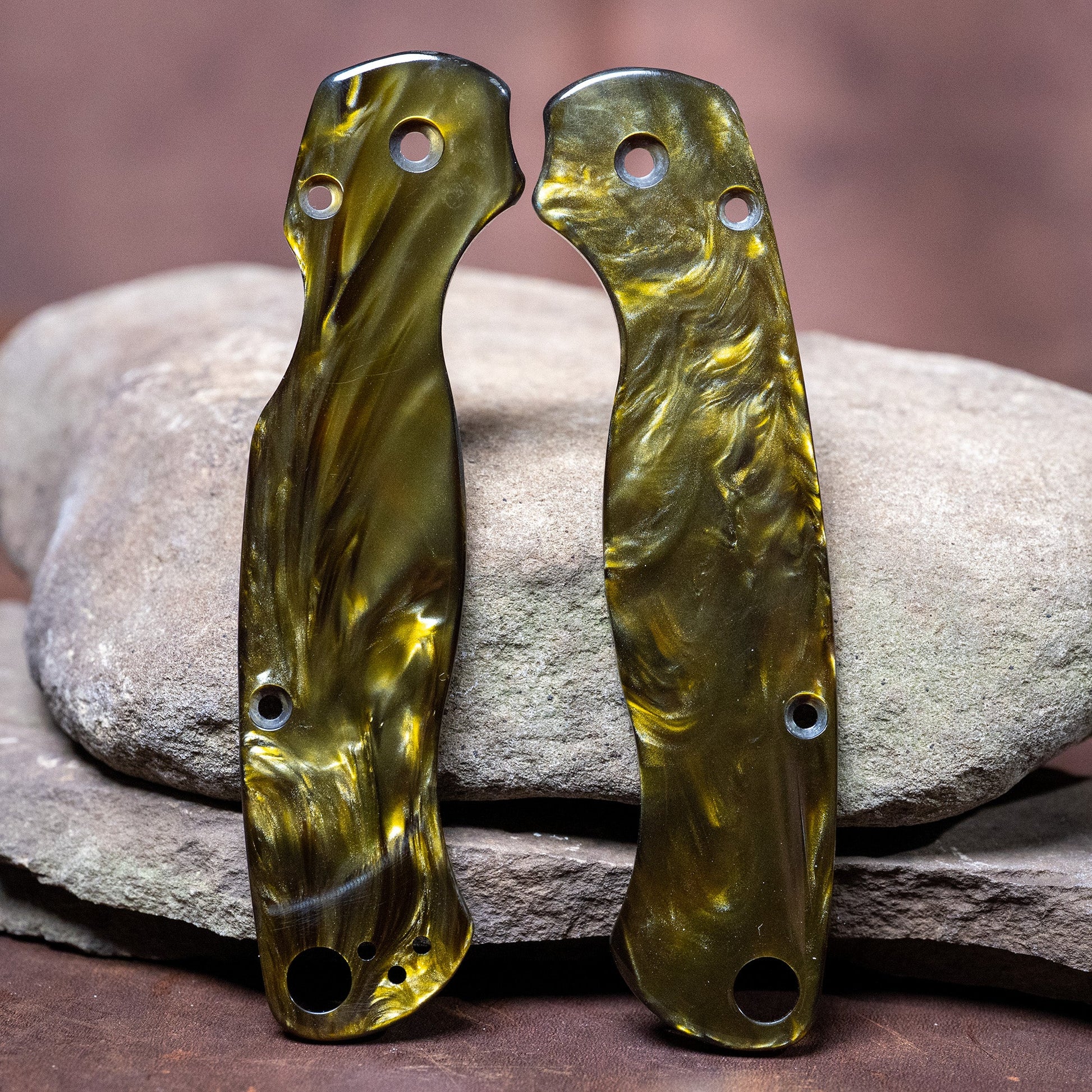 Spyderco Paramilitary 2 (PM2) Scales - Contoured Venom Green Kirinite - Flaming Gorilla