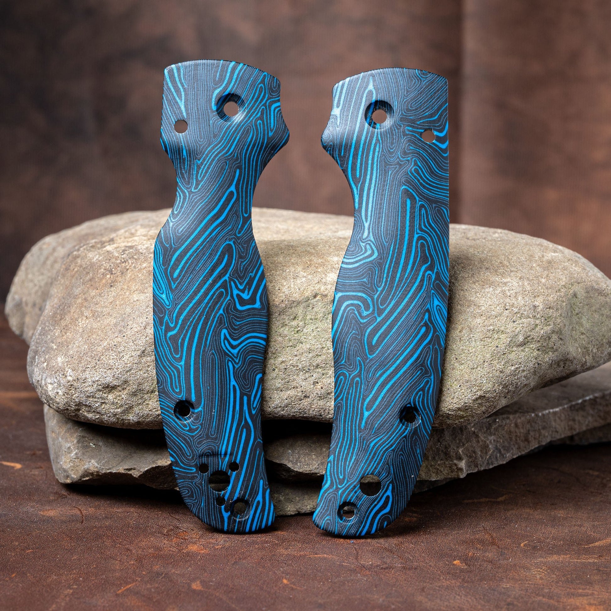 Spyderco Shaman FATASS Scales - Blue and Black Gmascus G10 - Flaming Gorilla